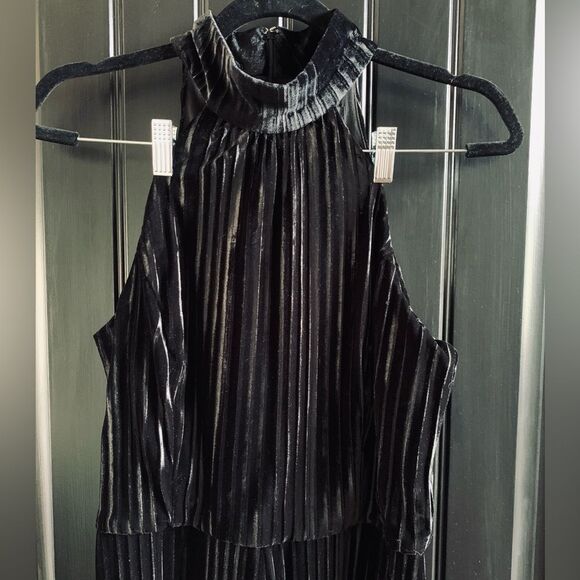 Alexia Admor Meghan Velvet Jumpsuit Black | Size 8 - Picture 6 of 10